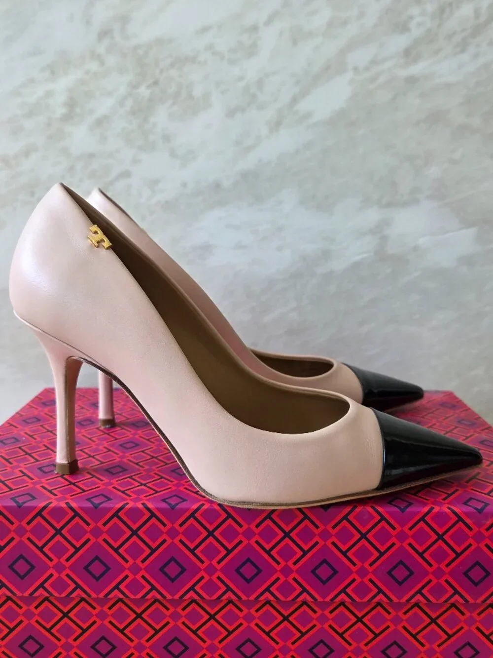 Tory Burch Penelope 85 mm Cap-Toe Pump seashell pink black 6